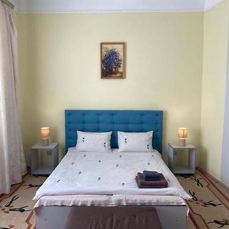 Den Apart On Rynok Square Lviv Ngoại thất bức ảnh