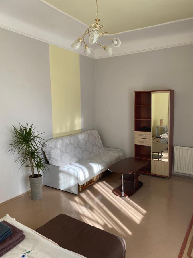 Den Apart On Rynok Square Lviv Ngoại thất bức ảnh