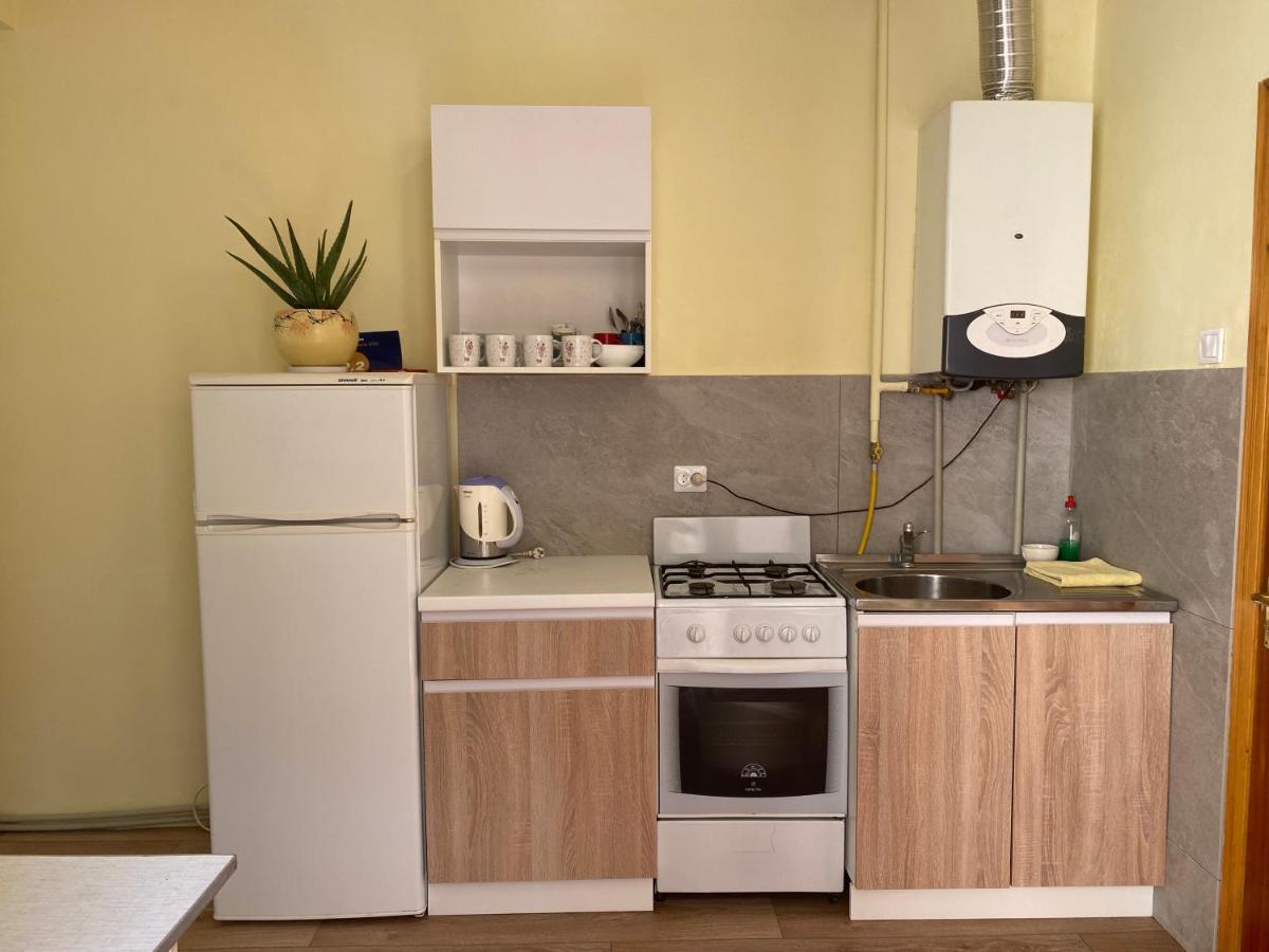 Den Apart On Rynok Square Lviv Ngoại thất bức ảnh